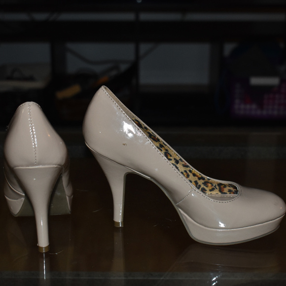 Unlisted Kenneth Cole Nude Beige Patent High Heel - Picture 4 of 6